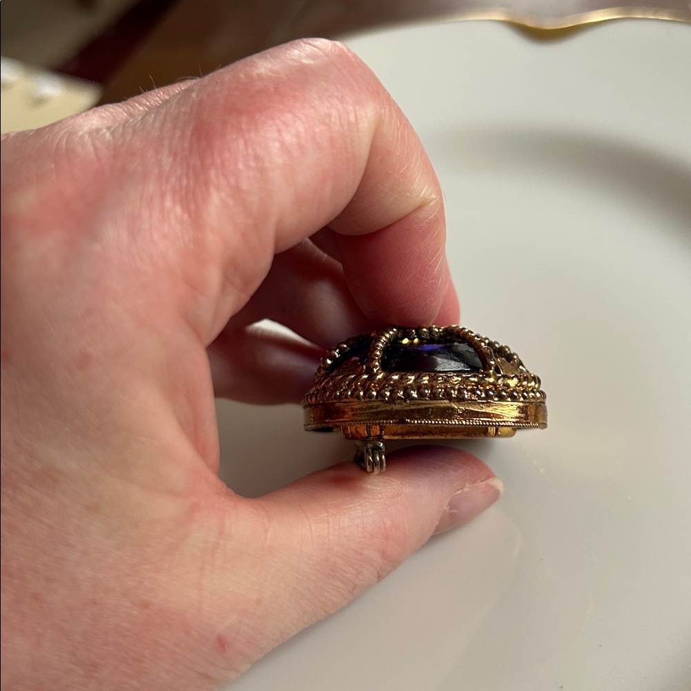 Vintage-Blue Glass Stone/Brass Filigree Rectangular Brooch - Picture 6 of 6